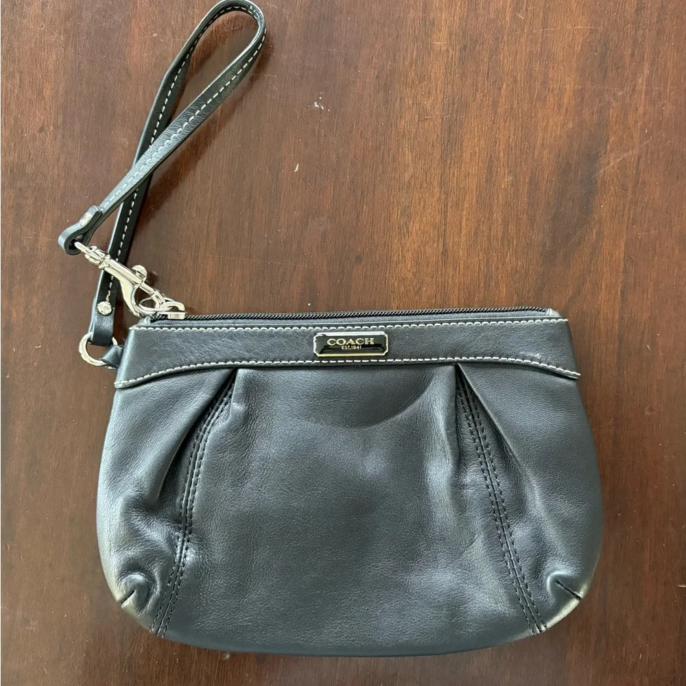 Coach | Black | Pleated‎ Leather | Wristlet | Y2K